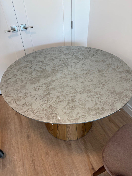 9493 Table with 1442 Chairs