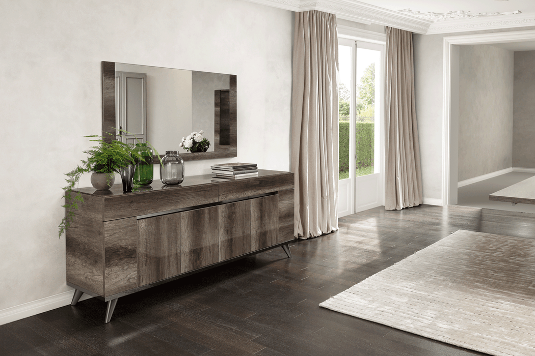Medea Dining Room