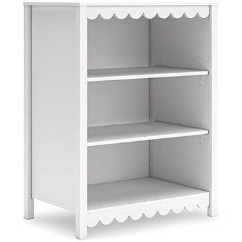 Hallityn Chest of Drawers - White