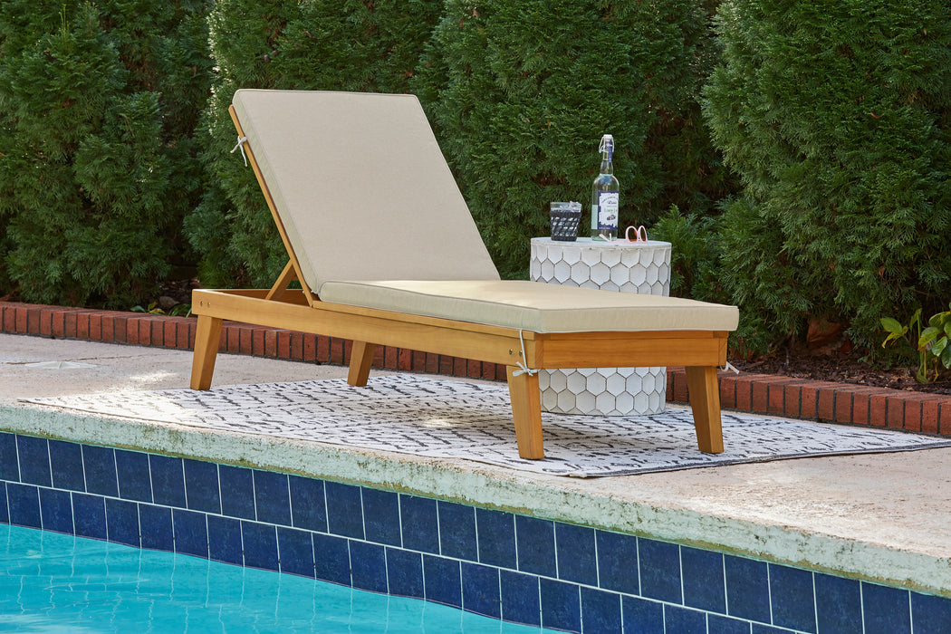 Byron Bay Chaise Lounge with Cushion