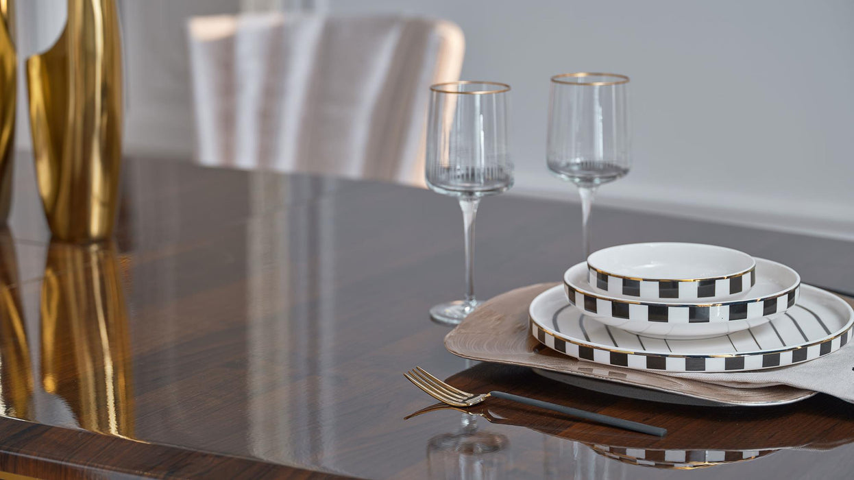 Plaza Dining Table