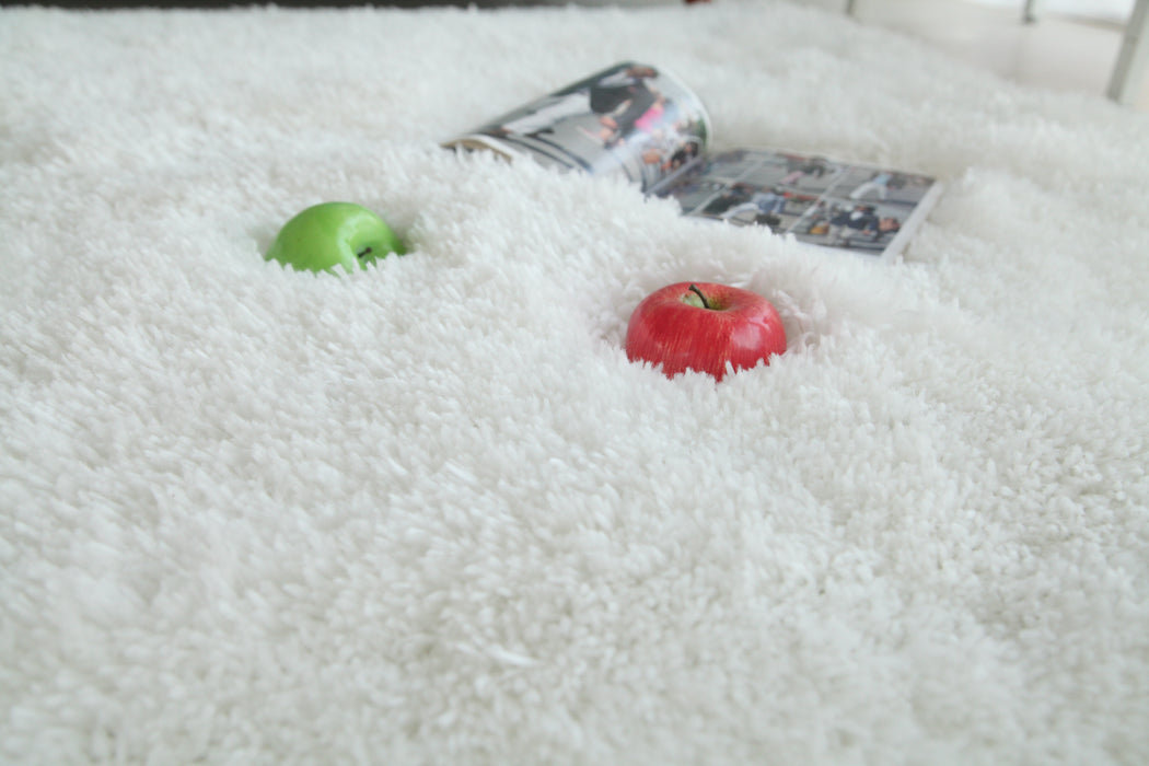 Long Pile Hand Tufted Shag Area Rug in Snow White