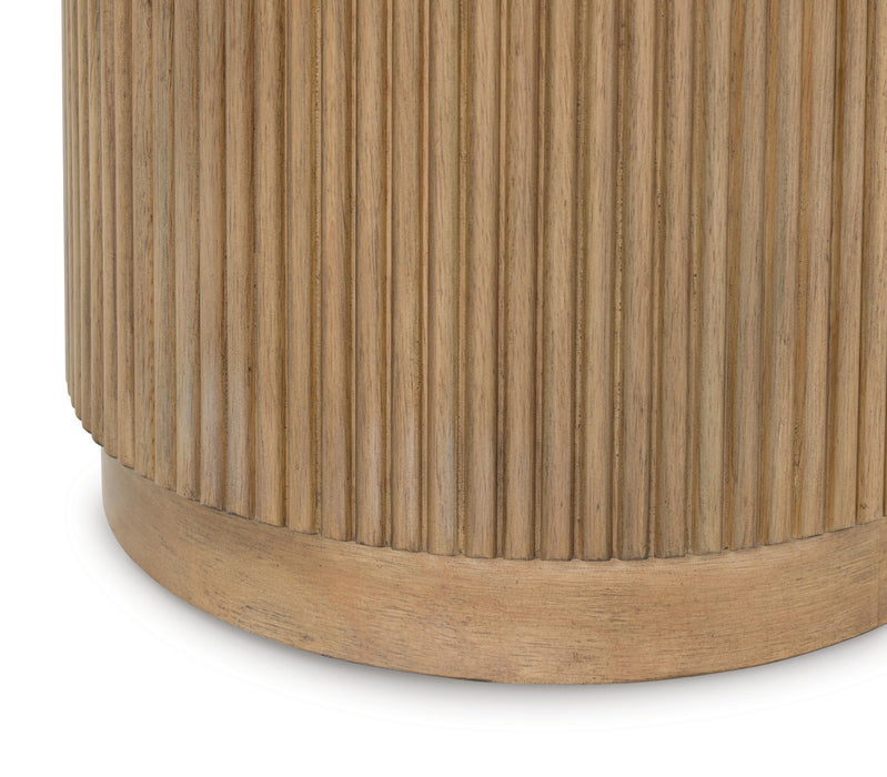 Camdill Coffee Table - image 8