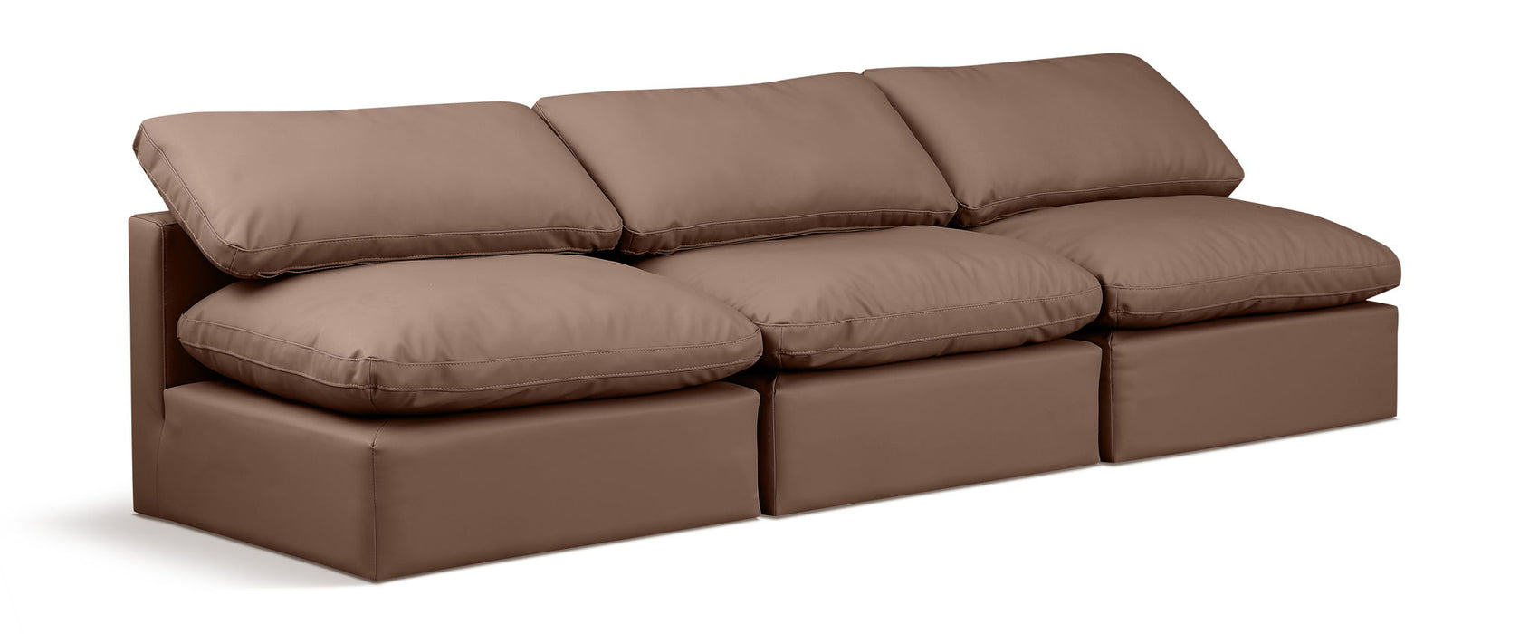 Sofá modular sin brazos tapizado de cuero vegano Indulge de 105" de 3 piezas