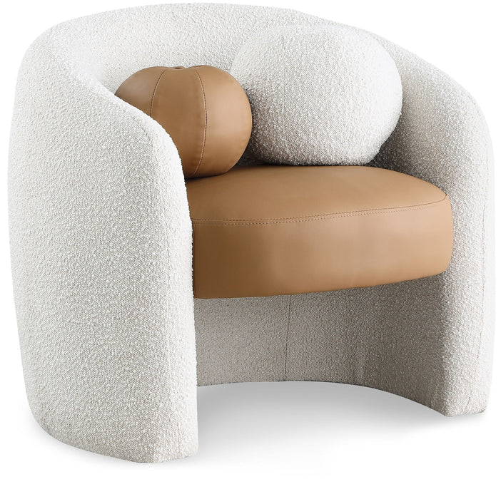Sillón decorativo tapizado de bouclé y de cuero vegano Acadia