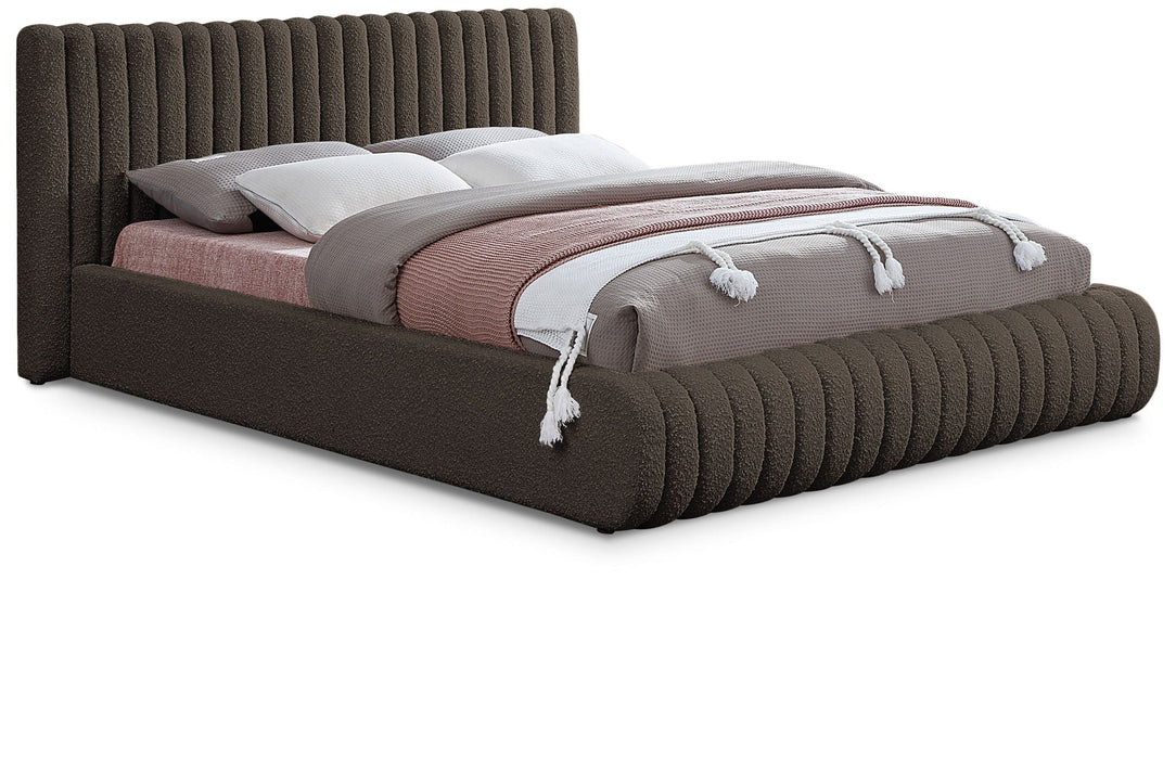 Cama tapizada de bouclé Nash