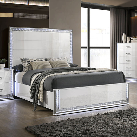 Hazeline 5 Pc Bedroom Set w/ Chest - White