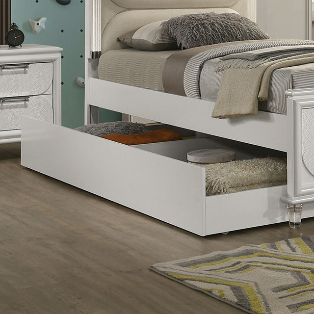 Lareina Trundle - Pearl White