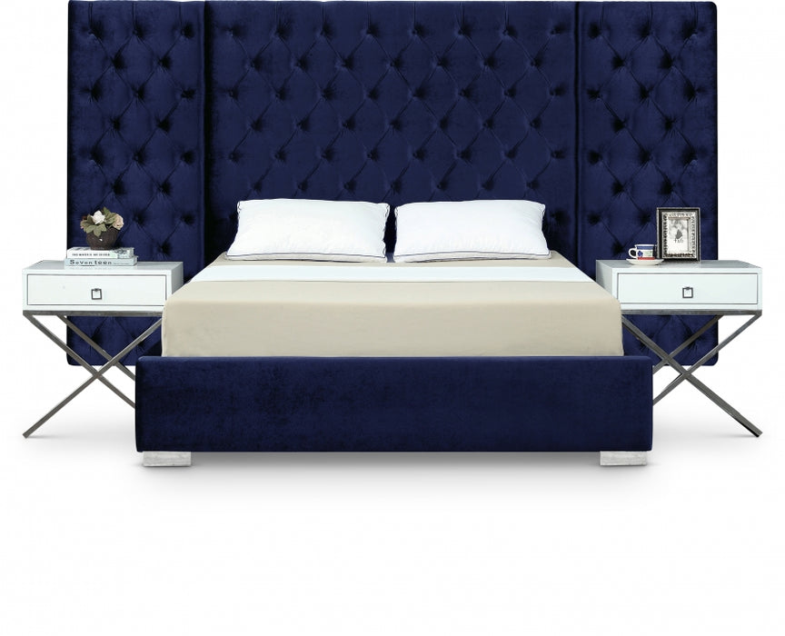 Cama grande de terciopelo de Meridian Furniture